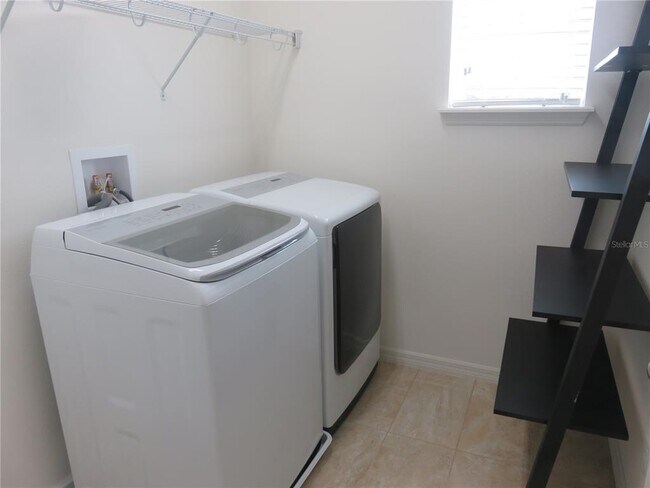 Building Photo - 8811 Citrus Palm Dr