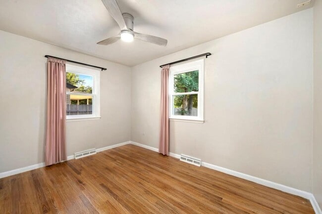 Building Photo - 467 26th Ave