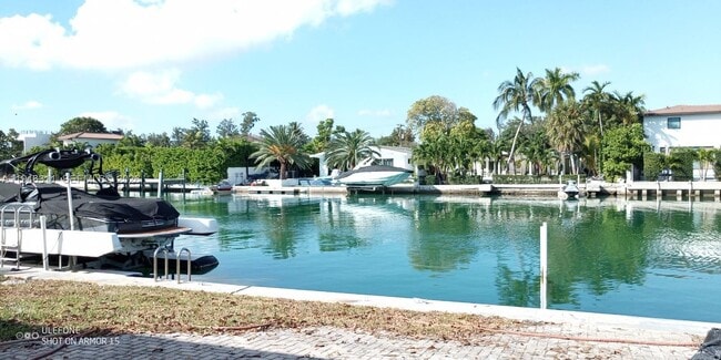 Building Photo - 1735 Calais Dr