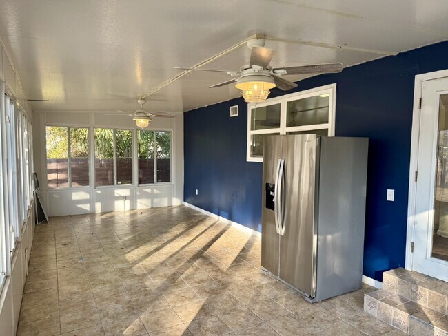 Building Photo - FRESHLY PAINTED 4 bedroom home in Lynn Haven!