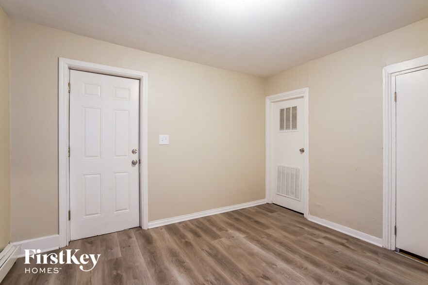 Building Photo - 709 Porter St