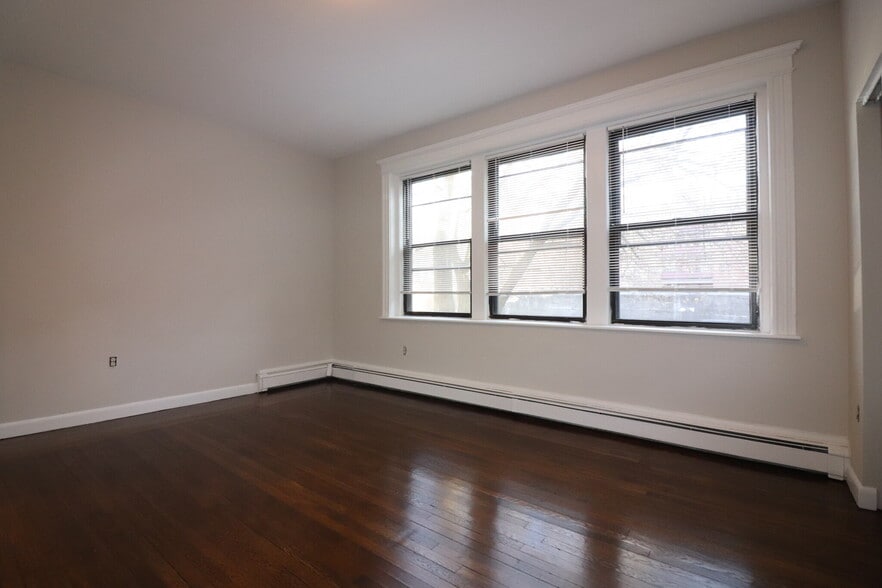 Building Photo - 31 Stearns Rd