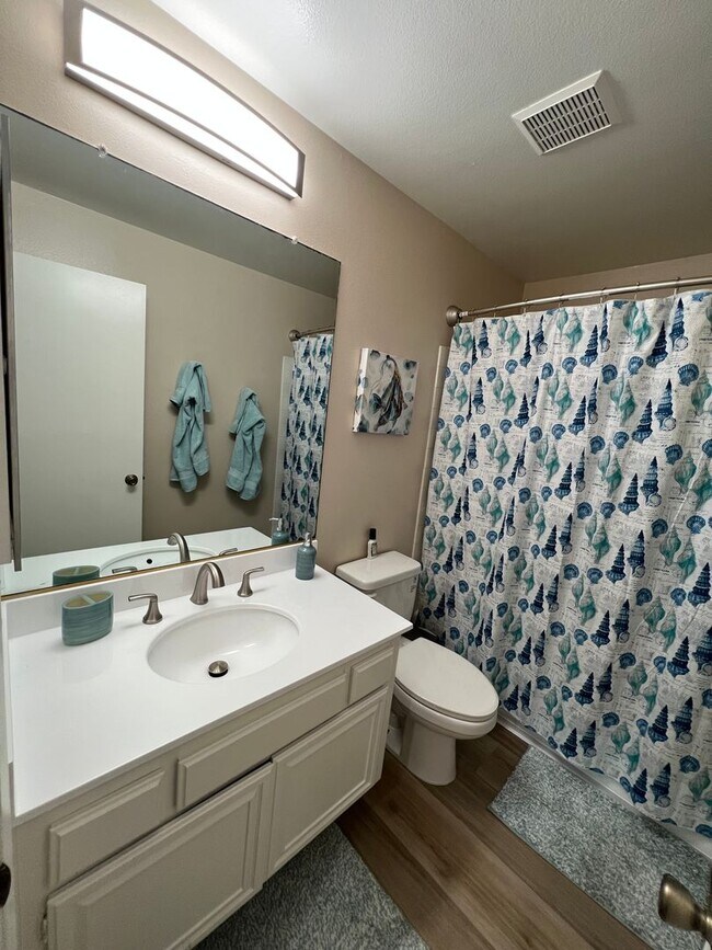 Building Photo - Two bedroom condo on the beach