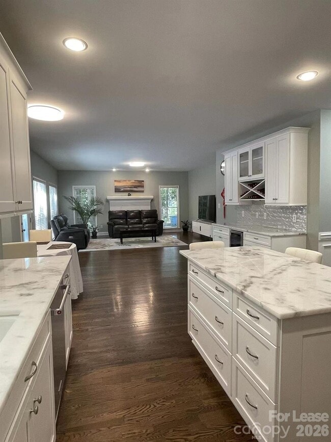 Building Photo - 6025 Oakridge Ct