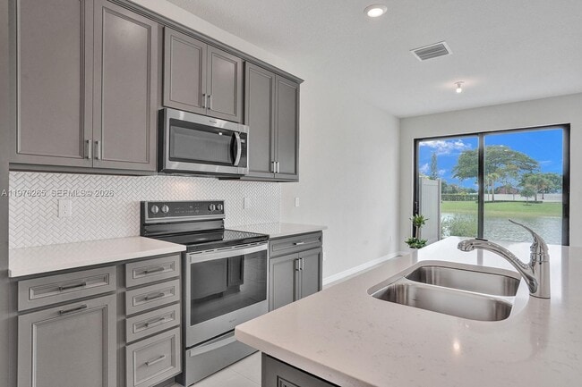 Building Photo - 2202 Appleton Cir S