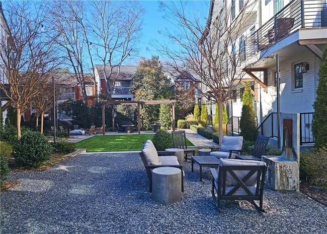 Building Photo - 151 Chestnut Cir