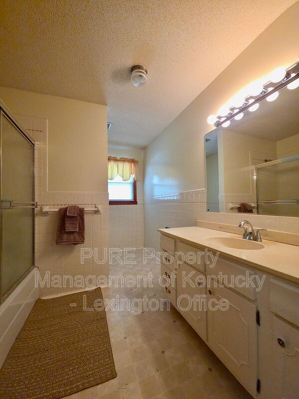 Building Photo - 3449 Colonel Rd