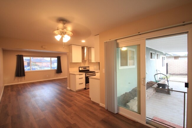 Building Photo - Charming 3-Bedroom Home with Spacious Layo...