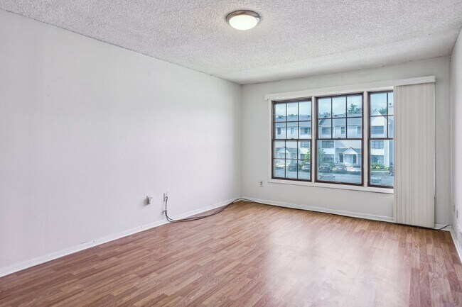 Building Photo - 41 Burlington Ct