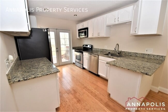 Building Photo - 508 Greenblades Ct