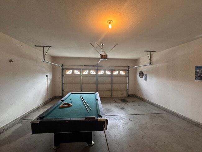 Building Photo - Spacious 5-Bedroom Home in Sought-After Vi...