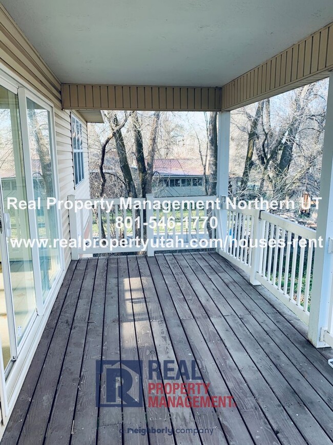 Building Photo - 1 Bedroom 1 Bath Upstairs Unit Available in Plain City