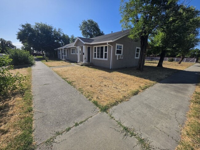 Building Photo - Duplex For Rent in Corning!