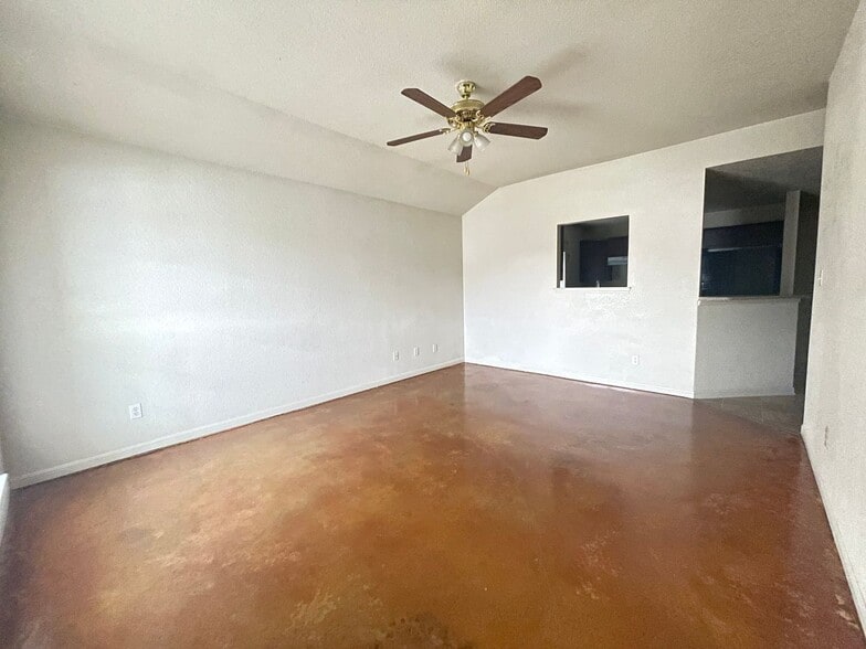 Building Photo - 2701 Vernice Loop