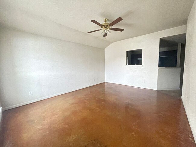 Building Photo - 2701 Vernice Loop