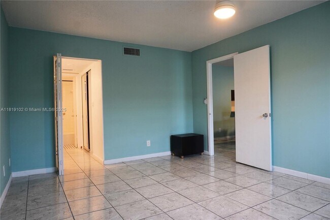 Building Photo - 4140 NW 44th Ave