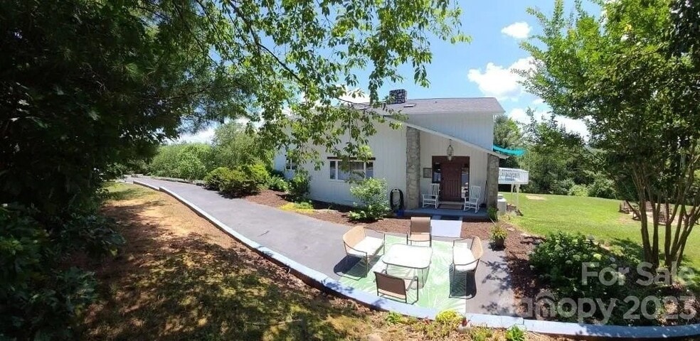 Building Photo - 3 Rolling Meadows Ln