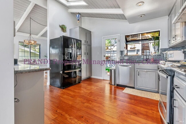 Building Photo - San Rafael View Home with Modern Upgrades!