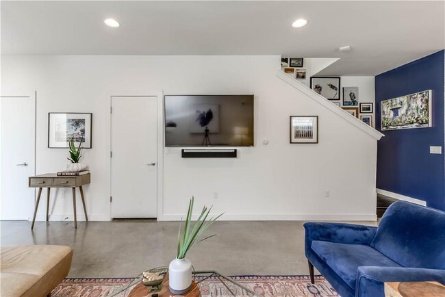 Building Photo - 3207 Aldwyche Dr