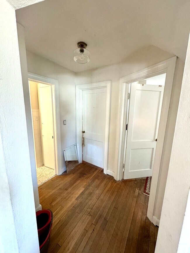 Building Photo - 5 Bed 2 Bath Home for Rent in Chesapeake!