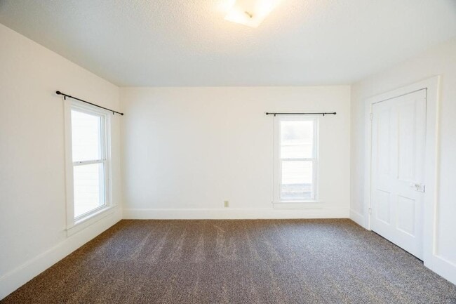 Building Photo - 317 W 4th St