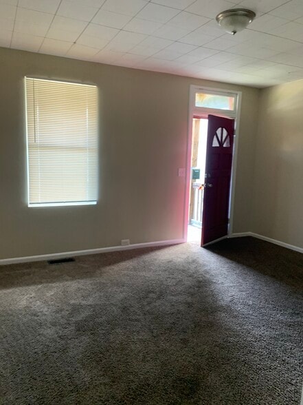 Living Room - 715 Doddridge St