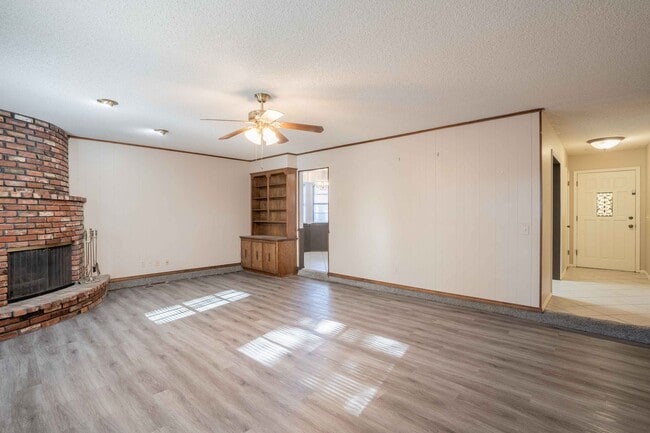 Building Photo - 3 Bed / 2 Bath in Broken Arrow!