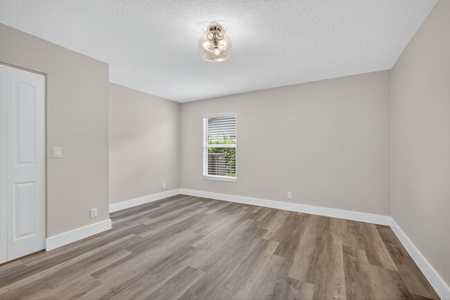 Building Photo - 316 La Mancha Ave