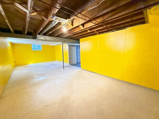 Building Photo - Beautifully Updated Home near Federal & Al...