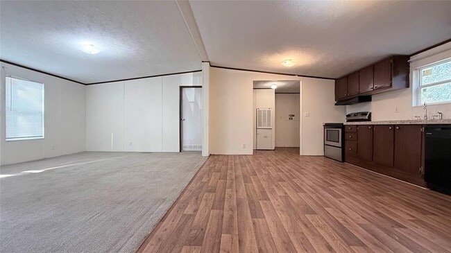 Building Photo - 1430 W Howard Ln