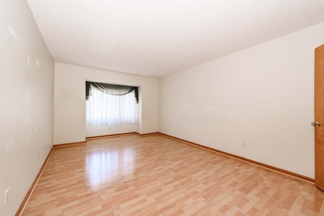 Building Photo - 705 Lake Ave