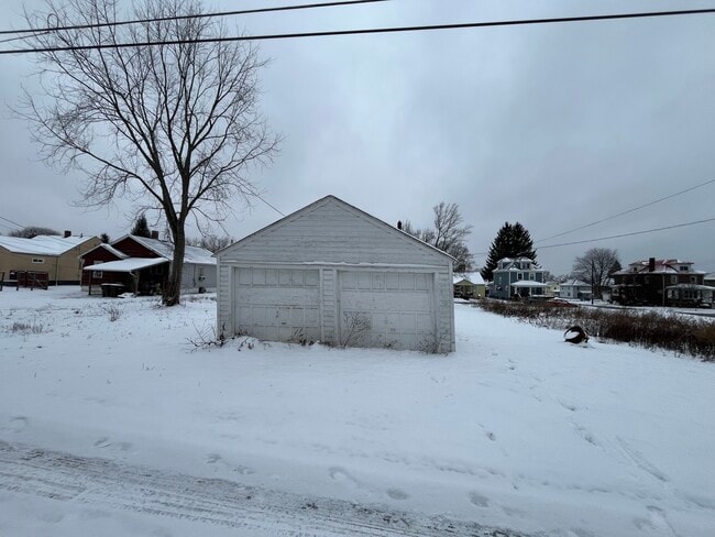 Building Photo - 769 Sherman Ave Ave