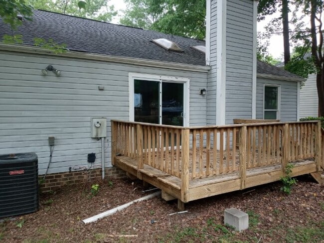 Building Photo - Chesterfield Rancher with Open Concept