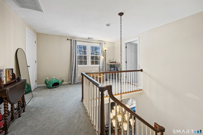 Building Photo - 10 Candlewood Ln