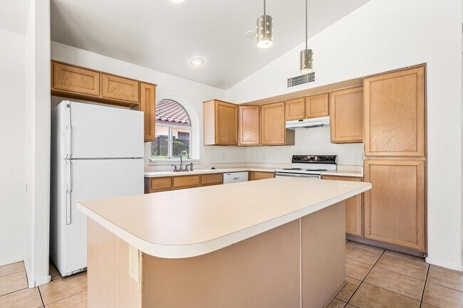 Building Photo - 5240 W Tonto Rd