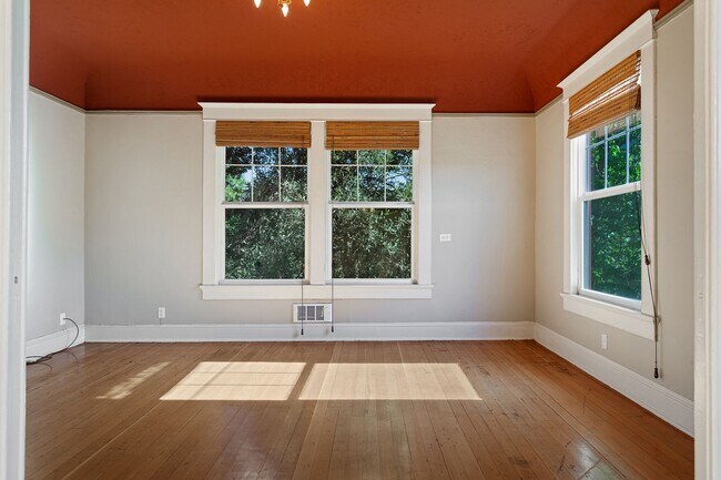 Building Photo - 2129NW