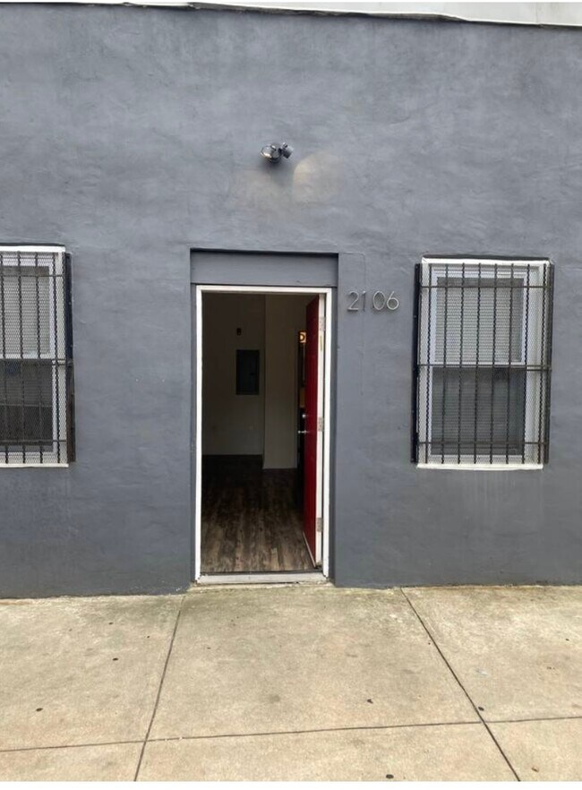 Building Photo - 2106 E Chelten Ave