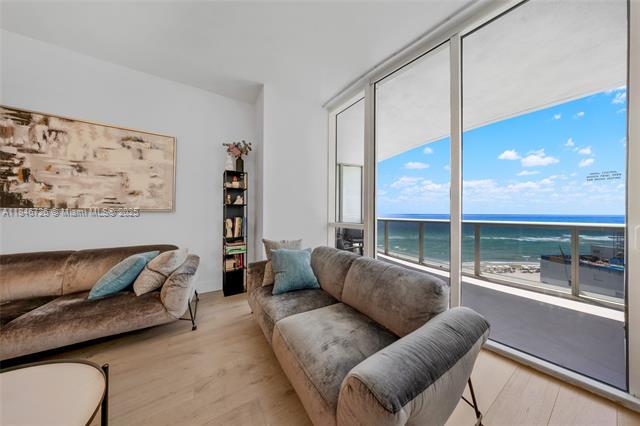 Building Photo - 16001 Collins Ave