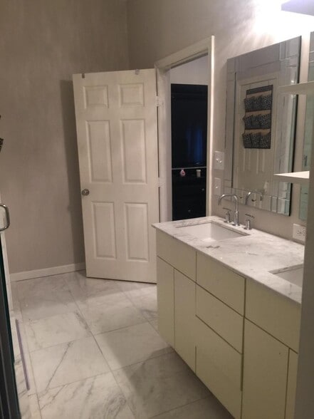 Building Photo - 5027 Wenonah Dr