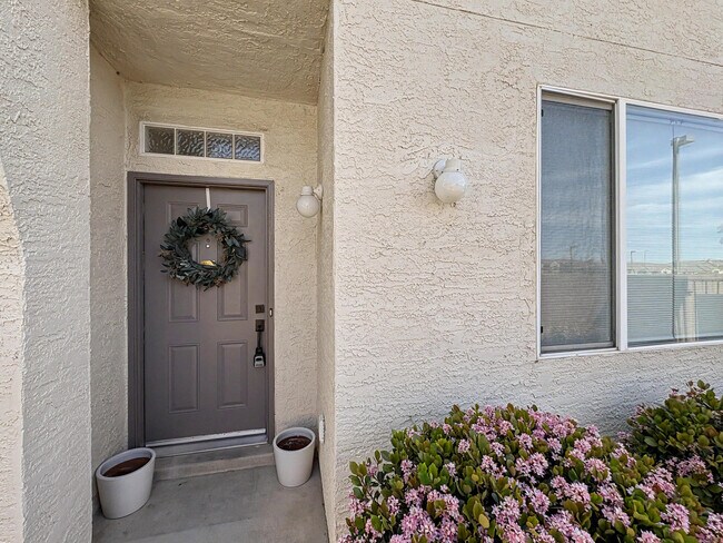 Building Photo - 6501 San Antonio Dr NE