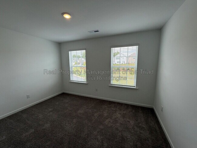 Building Photo - 5236 Amaryllis Wy