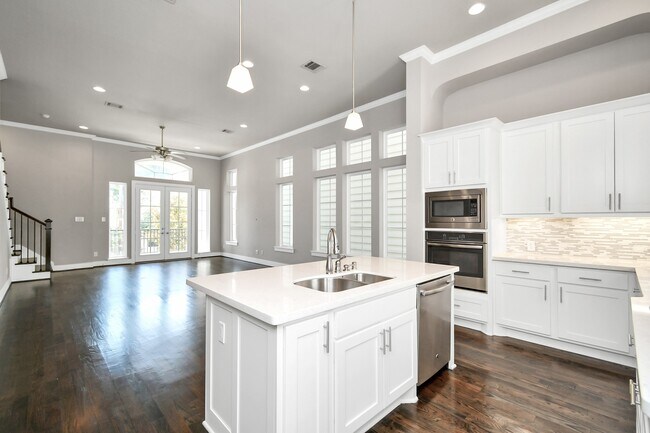 Building Photo - 2709 Kennedy St