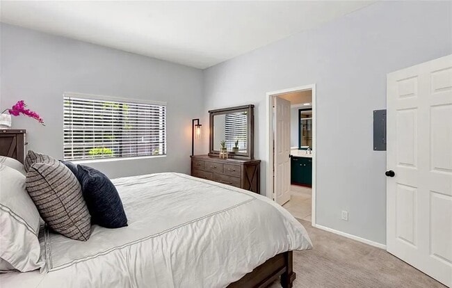 Building Photo - Bayfront Condo fo Rent