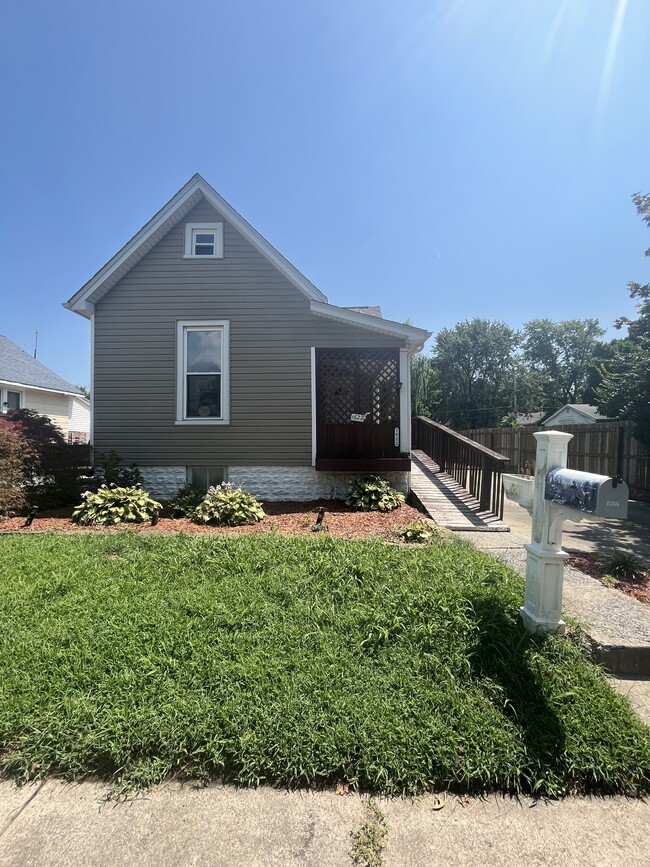 Primary Photo - 1622 Spruce St