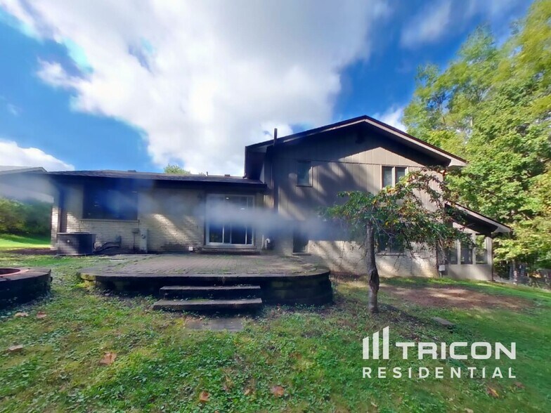 Building Photo - 869 Oakwood Dr