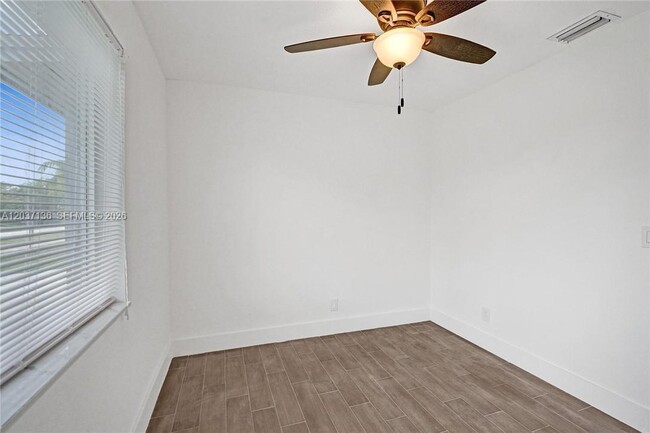 Building Photo - 5701 SW 37th St