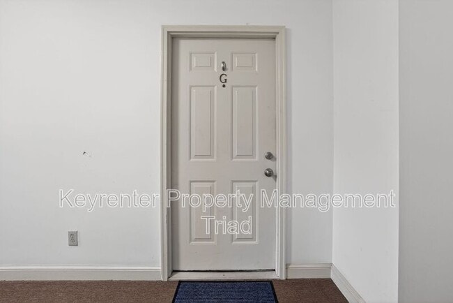 Building Photo - 3701 Cotswold Terrace