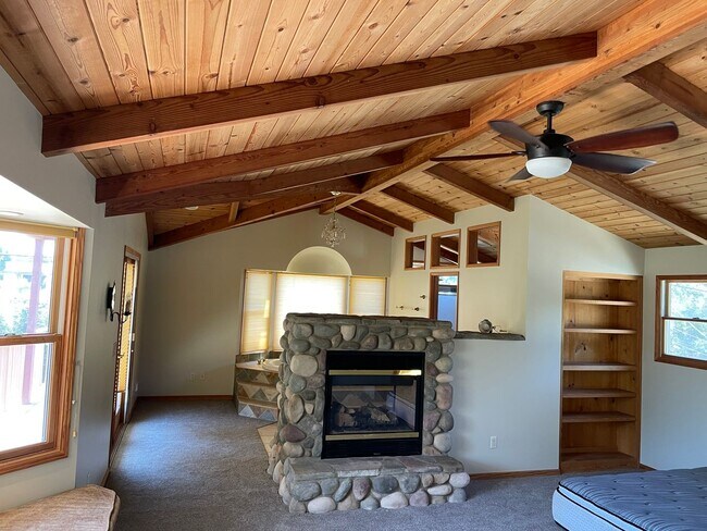 Building Photo - Spacious 4 Bedroom 4 Bath Ojai Home