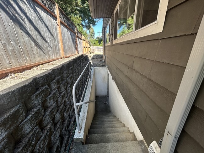 Building Photo - 4408 SE 36th Pl