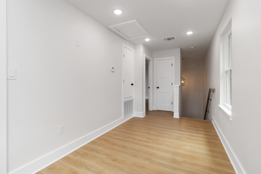 Building Photo - 237 Carle Ave